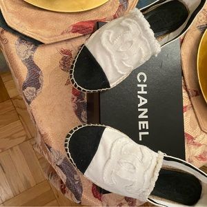 CHANEL LADIES CANVAS SHOES WORN ONCE SIZE 41 (10)